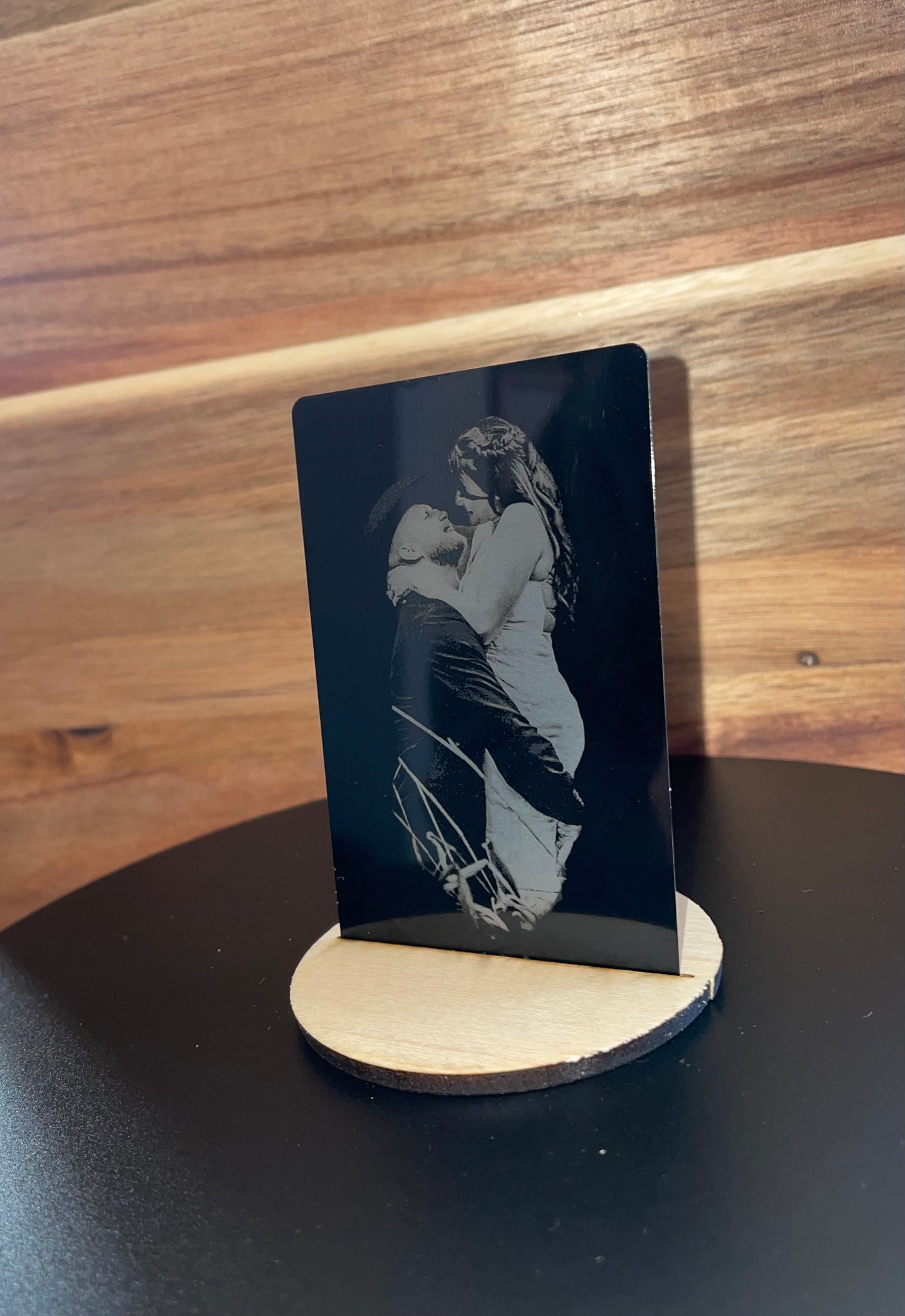 Metal Engraved Wallet Picture